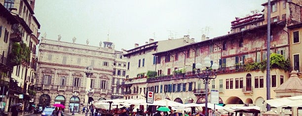 Piazza delle Erbe is one of <3.