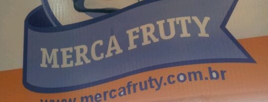 Merca Fruty is one of CWB - Mercado Municipal.