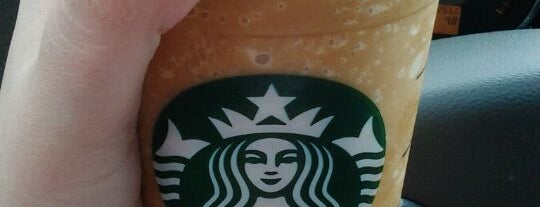 Starbucks is one of Orte, die Julie gefallen.