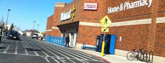 Walmart Supercenter is one of kerryberryさんのお気に入りスポット.