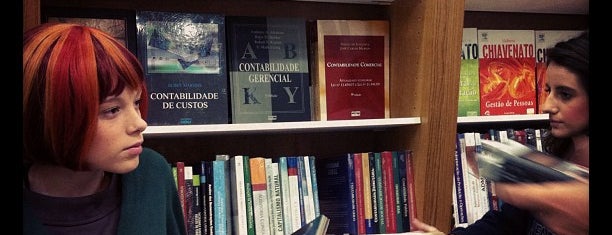 Livrarias Curitiba is one of Livrarias favoritas.