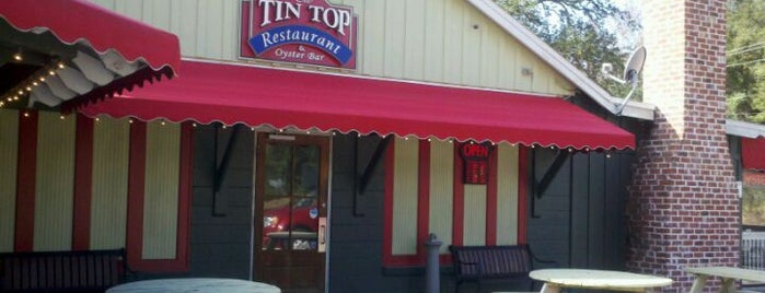 Tin Top Restaurant & Oyster Bar is one of Orte, die Melanie gefallen.