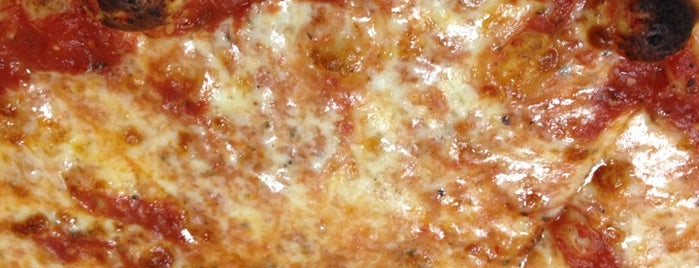 Mr. Pizza Slice is one of สถานที่ที่บันทึกไว้ของ Lizzie.
