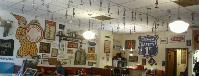 Wild Wood Cafe - McMinnville is one of สถานที่ที่บันทึกไว้ของ Cusp25.