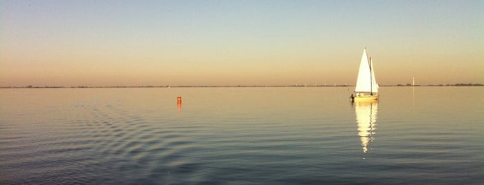 Sleattemer Mar is one of Varen in Friesland: havens, water en horeca.