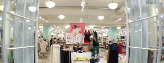 Forever 21 is one of Autumnさんのお気に入りスポット.