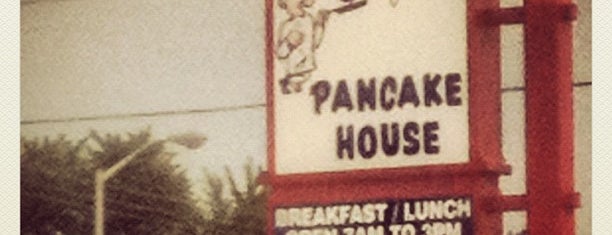 The Original Pancake House is one of CAROLANN'ın Kaydettiği Mekanlar.