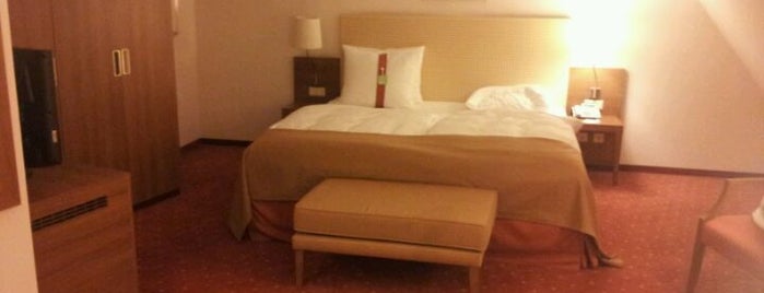 Holiday Inn is one of Posti che sono piaciuti a Sinem.