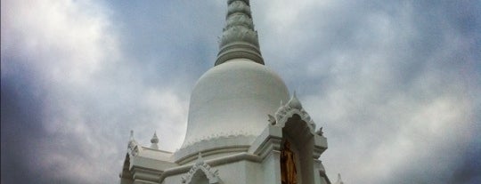พระบรมธาตุเจดีย์กาญจนาภิเษก is one of Holy Places in Thailand that I've checked in!!.