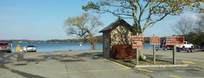 Maceday and Lotus Lake is one of Lugares favoritos de David.