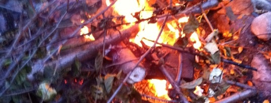 Fire Pit is one of Jim'in Beğendiği Mekanlar.