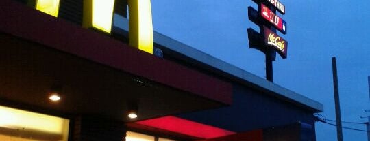 McDonald's & McCafé is one of Tempat yang Disukai attaphon.