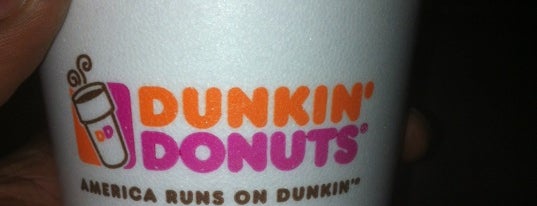 Dunkin' is one of Lugares favoritos de Kandyce.