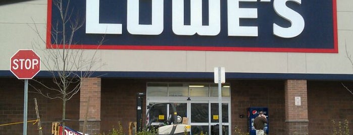 Lowe's is one of Jimさんのお気に入りスポット.