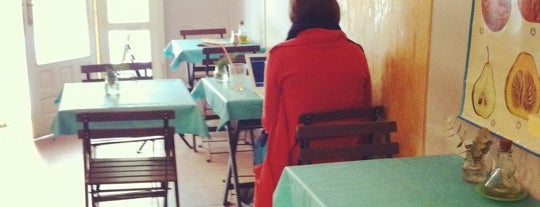La Mojigata Café is one of 30 cafés con encanto en Madrid.