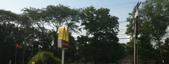 McDonald's is one of Orte, die Zachary gefallen.