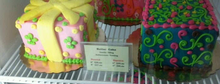 Elizabeth's Cakes is one of Dallas- Want to try.
