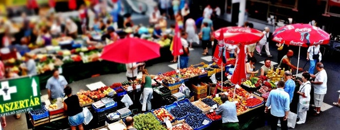 Fény utcai piac is one of Lieux sauvegardés par Tücsi.