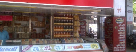 Jalaram chikki is one of Kim's Choice: MUST EAT @ places in Gujarat.