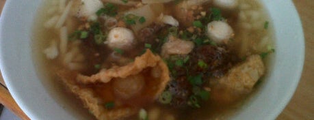 Bakmi kepiting ju hui is one of Must-visit Food in Pontianak.