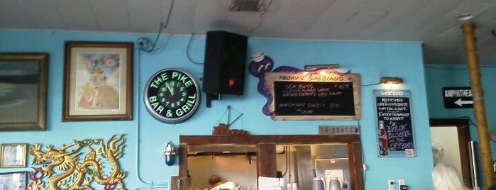 Pike Bar & Fish Grill is one of Tempat yang Disimpan Darcey.