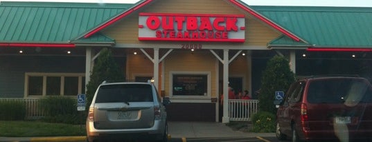 Outback Steakhouse is one of สถานที่ที่ Dorothy ถูกใจ.