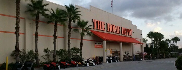 The Home Depot is one of Orte, die Aristides gefallen.