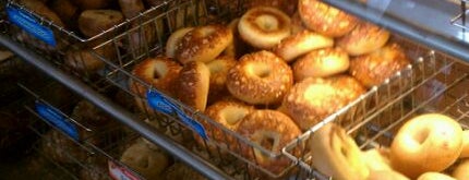 Einstein Bros Bagels is one of J.さんのお気に入りスポット.