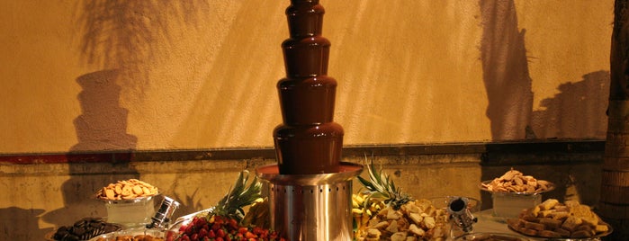 Amor Chocolate Fountains is one of Orte, die Joshua gefallen.