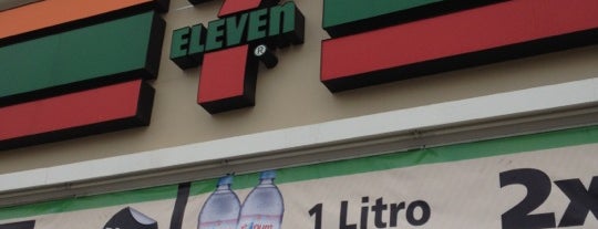 7- Eleven is one of Locais curtidos por Le.