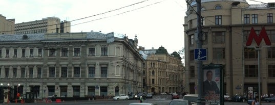Площадь Ильинские Ворота is one of Шоссе, проспекты, площади и набережные Москвы.