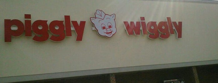Piggly Wiggly is one of สถานที่ที่ Roberto ถูกใจ.
