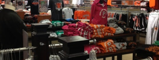 Princeton University Store is one of Tempat yang Disukai Addison.