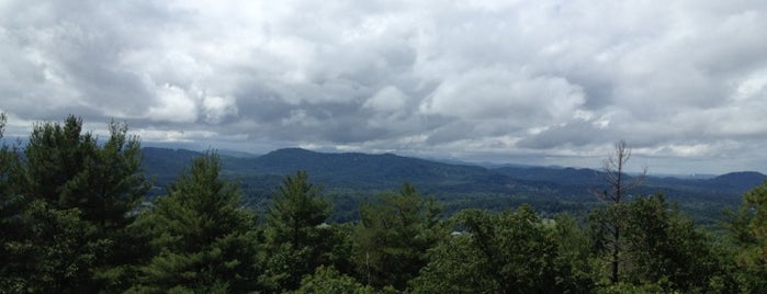 Glassy Mountain Overlook is one of Leslie : понравившиеся места.
