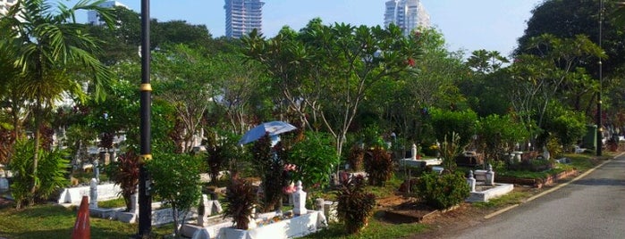 Tanah Perkuburan Islam Bukit Kiara is one of สถานที่ที่ ꌅꁲꉣꂑꌚꁴꁲ꒒ ถูกใจ.