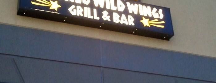 Buffalo Wild Wings is one of Locais curtidos por Donovan.