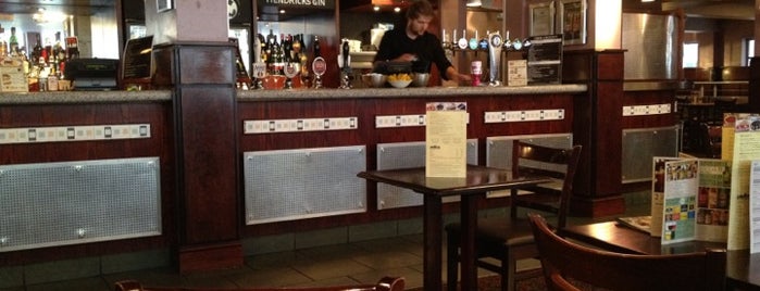 The Central Bar (Wetherspoon) is one of Posti che sono piaciuti a Carl.