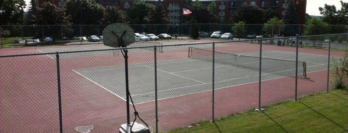 Plantation Tennis Courts is one of fun.