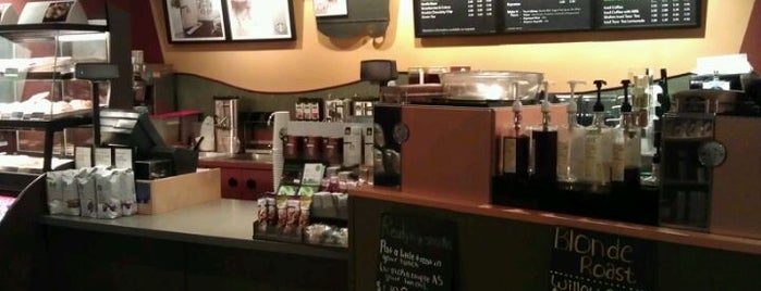 Starbucks is one of Tempat yang Disukai colleen.