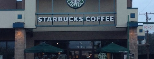 Starbucks is one of สถานที่ที่ Kelly ถูกใจ.