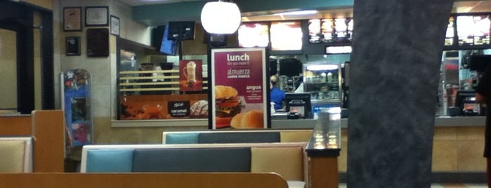 McDonald's is one of Locais curtidos por Randy.