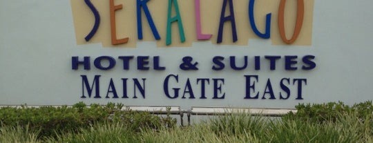 Seralago Hotel & Suites Main Gate East is one of สถานที่ที่ Carla ถูกใจ.