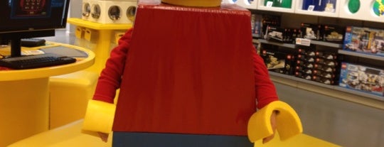 The LEGO Store is one of Orte, die Greg gefallen.