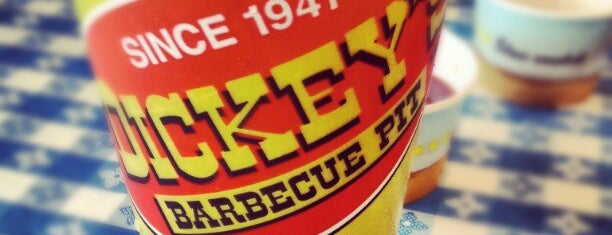 Dickey's Barbecue Pit is one of huskyboi 님이 좋아한 장소.