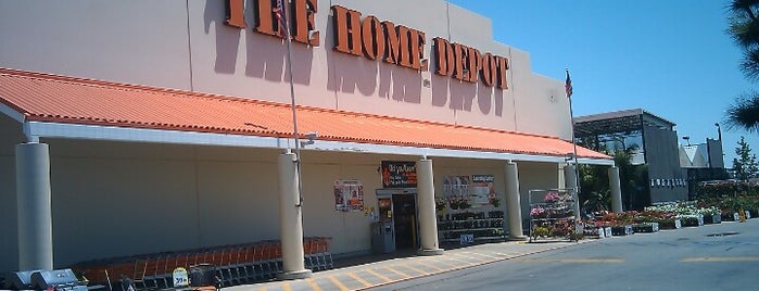 The Home Depot is one of Erikさんのお気に入りスポット.