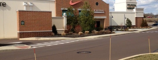 Nike Factory Store is one of Tempat yang Disukai Mr. Aseel.