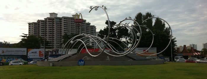 Gurney Drive Roundabout (Tsunami Sculpture) is one of Penang To-Do.