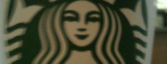 Starbucks is one of Orte, die Heather gefallen.