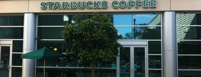 Starbucks is one of Locais curtidos por Chris.