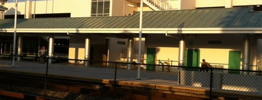Tri-Rail - Ft. Lauderdale/Hollywood Int'l Airport Station is one of Tempat yang Disukai Del.